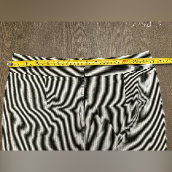 BANANA REPUBLIC NAVY AND WHITE STRIPED BUSINESS CASUAL SKIRT - Size 4 SKU:452 - Picture 5 of 6